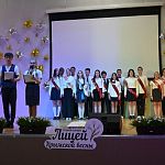 Для школьников Крыма прозвенел последний звонок Для школьников Крыма прозвенел последний звонок