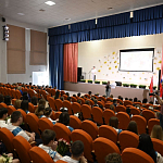 Для школьников Крыма прозвенел последний звонок Для школьников Крыма прозвенел последний звонок