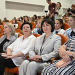 Для школьников Крыма прозвенел последний звонок Для школьников Крыма прозвенел последний звонок