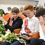 Для школьников Крыма прозвенел последний звонок Для школьников Крыма прозвенел последний звонок