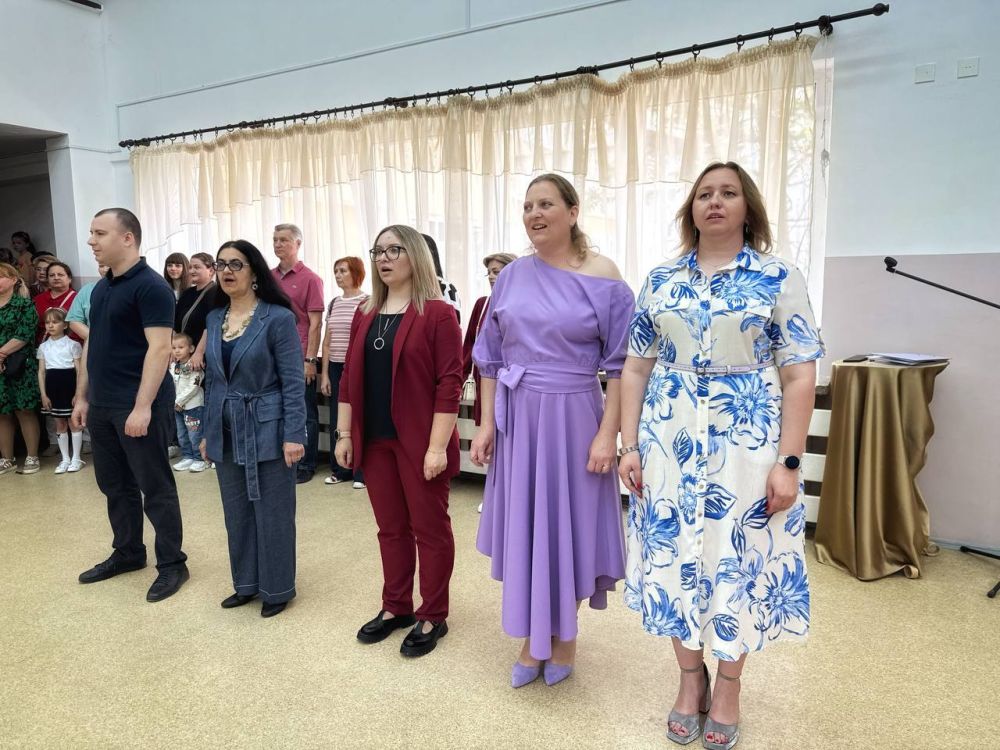 Последний звонок в Черноморской средней школе №3 им. Ф. Пудовкина прозвучал для 79 девятиклассников