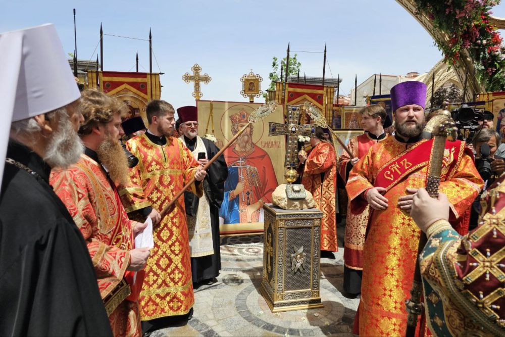 Власти Крыма приняли участие в торжествах в День крещения князя Владимира Власти Крыма приняли участие в торжествах в День крещения князя Владимира