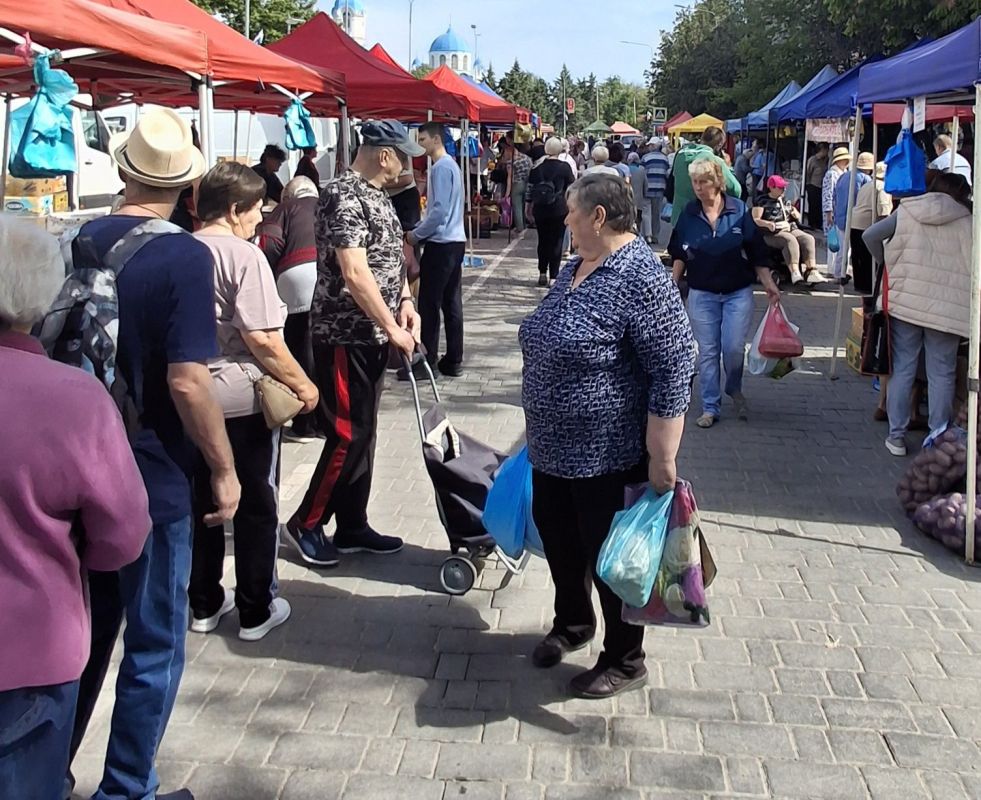 Специалистами Межрайонного отдела ветеринарии «Западный» проведены контрольные мероприятия во время проведения универсальной ярмарки на территории г. Саки Специалистами Межрайонного отдела ветеринарии «Западный» проведены контрольные мероприятия во время проведения универсальной ярмарки на территории г. Саки