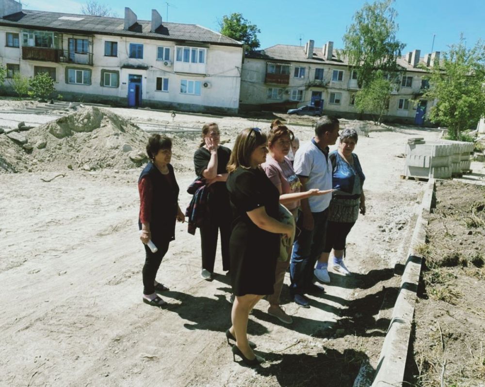 Глава администрации города Белогорск Валентина Биджакова провела встречу с жителями улиц Николая Бойко, 1-3 и 40 лет Победы, 12-14 по вопросу благоустройства Глава администрации города Белогорск Валентина Биджакова провела встречу с жителями улиц Николая Бойко, 1-3 и 40 лет Победы, 12-14 по вопросу благоустройства