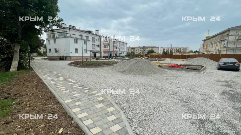 В Сакском районе продолжается благоустройство дворов многоквартирных домов В Сакском районе продолжается благоустройство дворов многоквартирных домов
