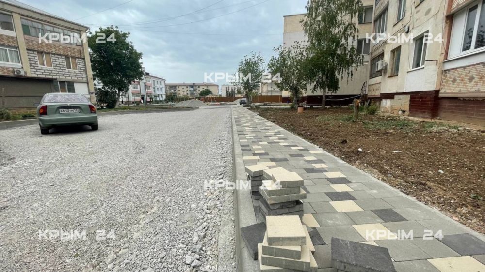 В Сакском районе продолжается благоустройство дворов многоквартирных домов В Сакском районе продолжается благоустройство дворов многоквартирных домов
