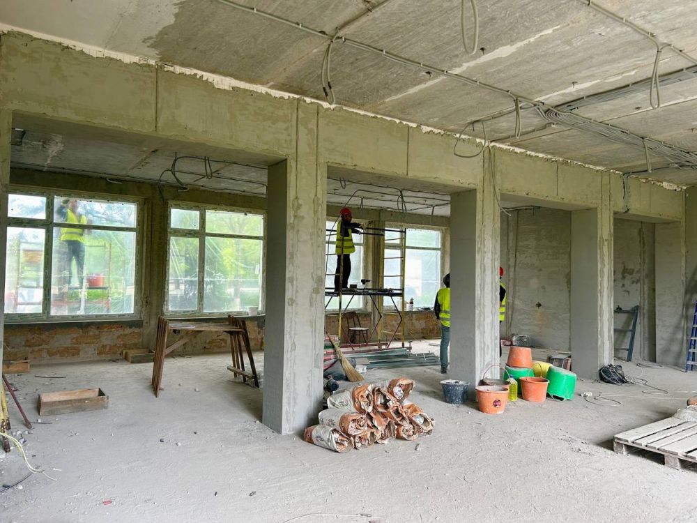 В Евпатории продолжается ремонт двух библиотек по нацпроекту «Семья» В Евпатории продолжается ремонт двух библиотек по нацпроекту «Семья»