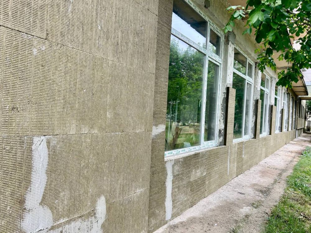 В Евпатории продолжается ремонт двух библиотек по нацпроекту «Семья» В Евпатории продолжается ремонт двух библиотек по нацпроекту «Семья»
