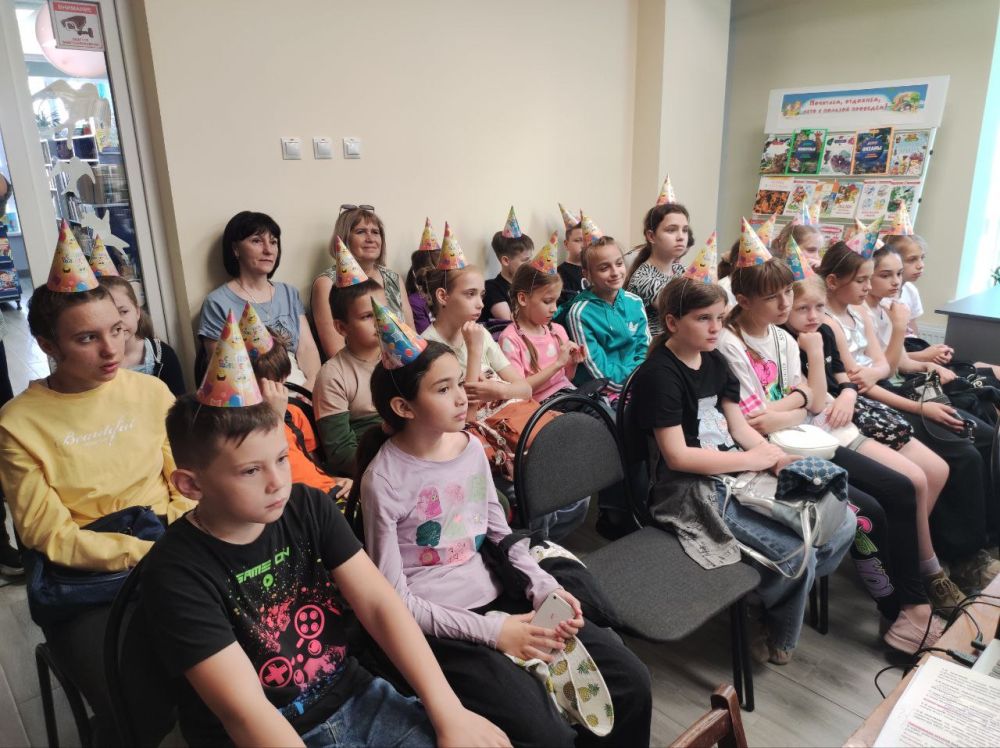Жанна Хмур поздравила сотрудников библиотечной системы Джанкоя с профессиональным праздником Жанна Хмур поздравила сотрудников библиотечной системы Джанкоя с профессиональным праздником