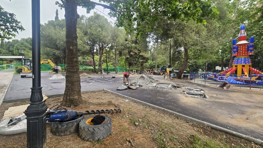 В Алуште активно ведётся благоустройство общественных территорий и детских игровых зон отдыха В Алуште активно ведётся благоустройство общественных территорий и детских игровых зон отдыха
