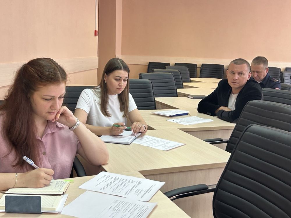 Cостоялось заседание комиссии по профилактике правонарушений, преступлений и обеспечению общественной безопасности в Джанкойском районе. Cостоялось заседание комиссии по профилактике правонарушений, преступлений и обеспечению общественной безопасности в Джанкойском районе.