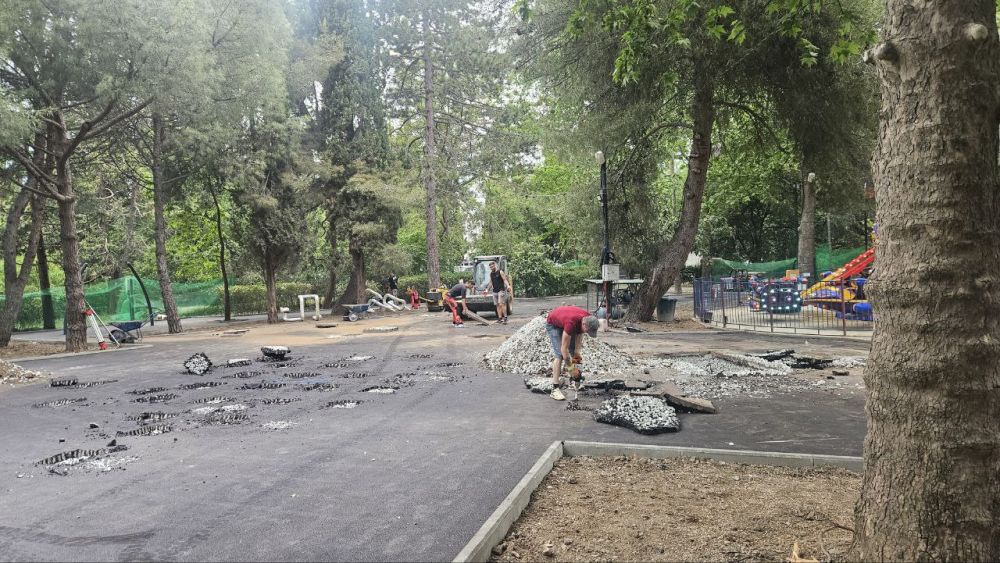 В Алуште активно ведётся благоустройство общественных территорий и детских игровых зон отдыха В Алуште активно ведётся благоустройство общественных территорий и детских игровых зон отдыха