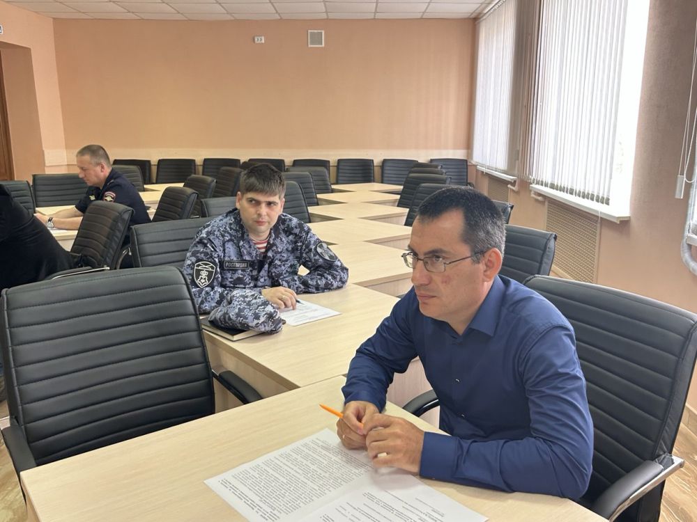 Cостоялось заседание комиссии по профилактике правонарушений, преступлений и обеспечению общественной безопасности в Джанкойском районе. Cостоялось заседание комиссии по профилактике правонарушений, преступлений и обеспечению общественной безопасности в Джанкойском районе.