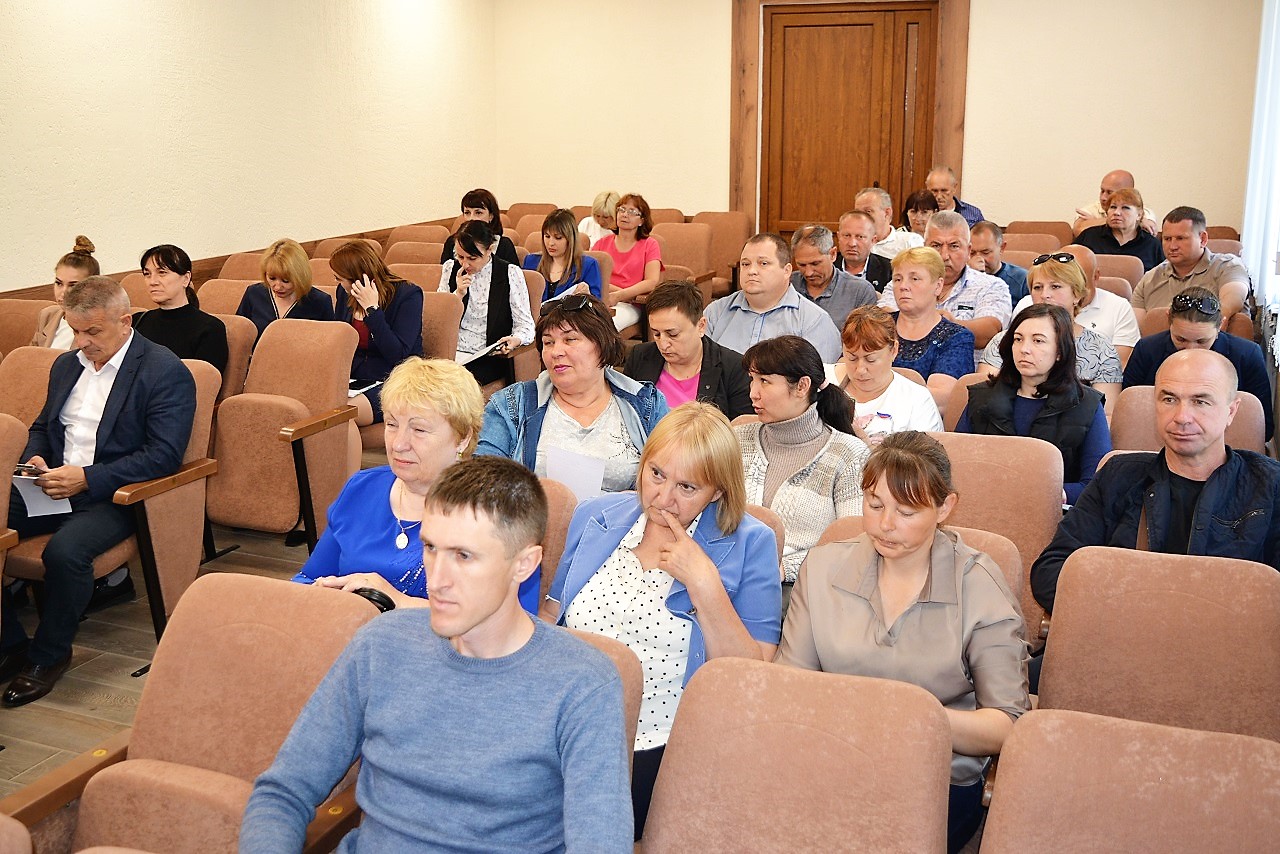 Зоя Карлюга провела 13-е заседание Первомайского районного совета Зоя Карлюга провела 13-е заседание Первомайского районного совета