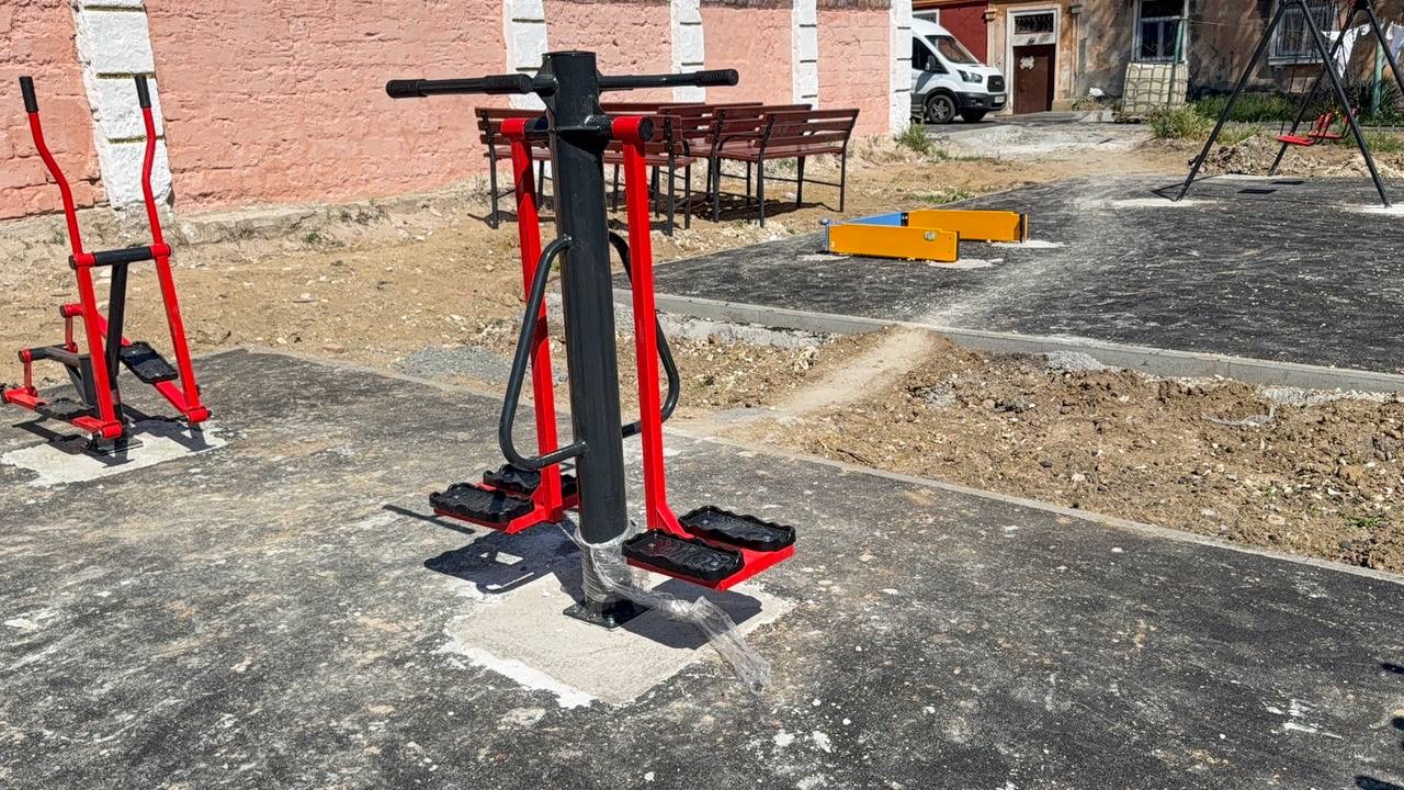 В микрорайоне Аршинцево продолжается благоустройство придомовых территорий В микрорайоне Аршинцево продолжается благоустройство придомовых территорий