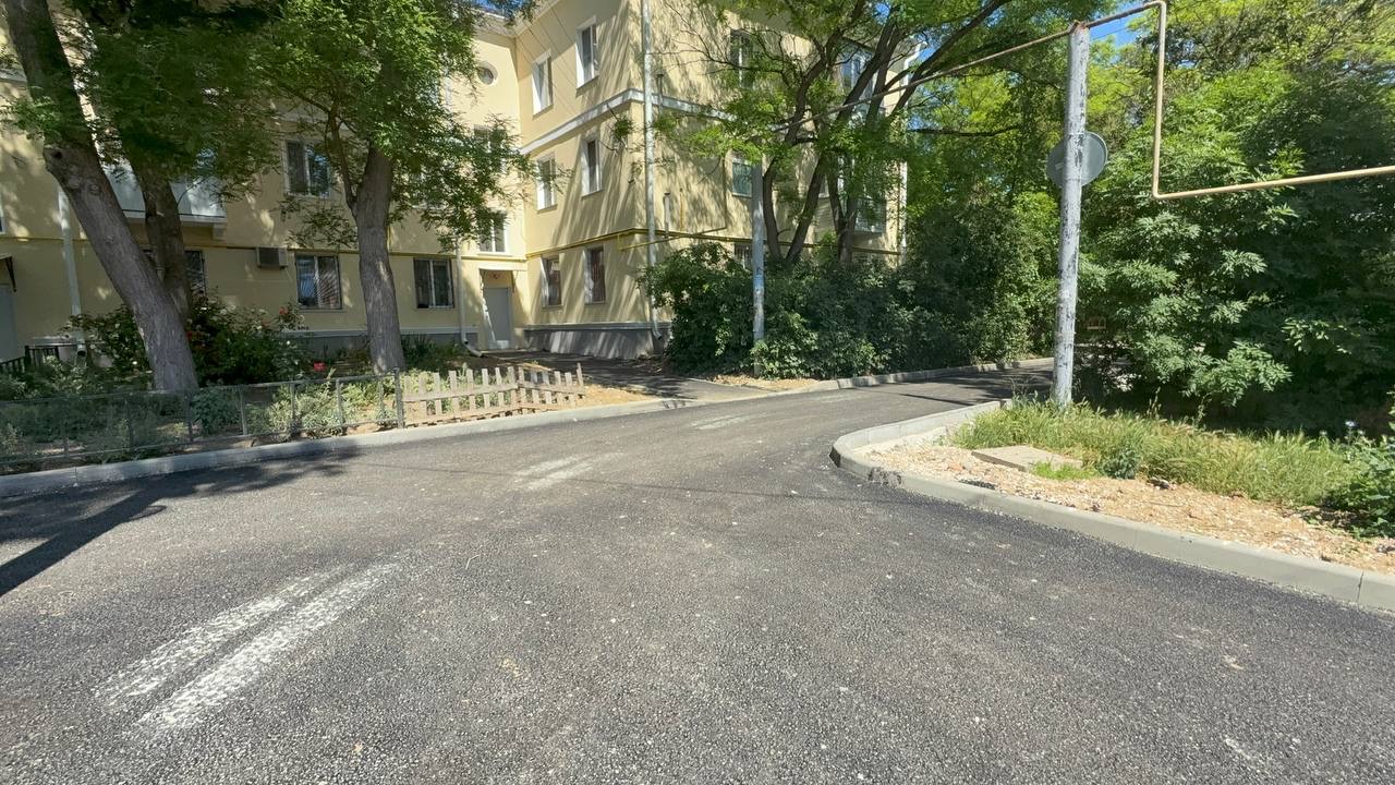 В микрорайоне Аршинцево продолжается благоустройство придомовых территорий В микрорайоне Аршинцево продолжается благоустройство придомовых территорий