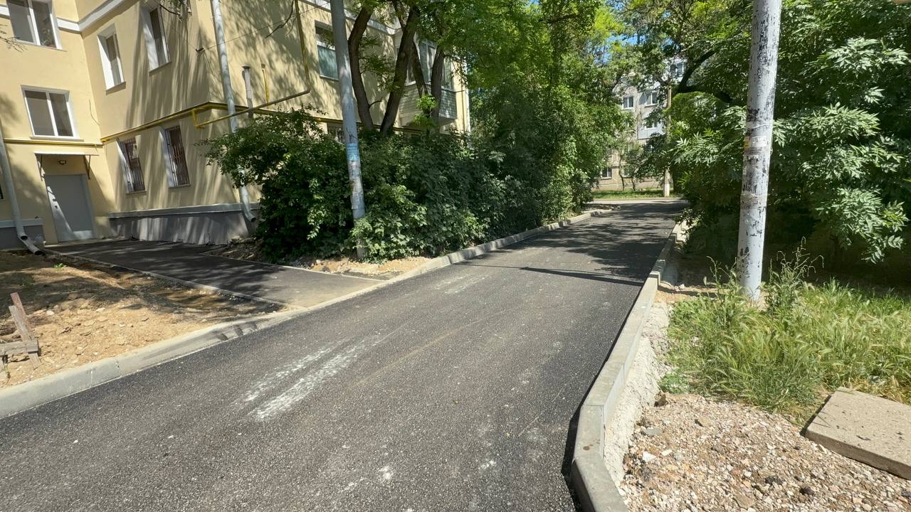 В микрорайоне Аршинцево продолжается благоустройство придомовых территорий В микрорайоне Аршинцево продолжается благоустройство придомовых территорий