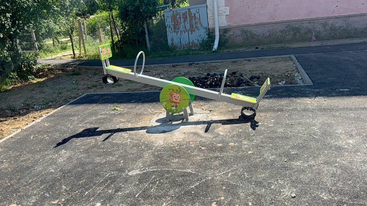 В микрорайоне Аршинцево продолжается благоустройство придомовых территорий В микрорайоне Аршинцево продолжается благоустройство придомовых территорий