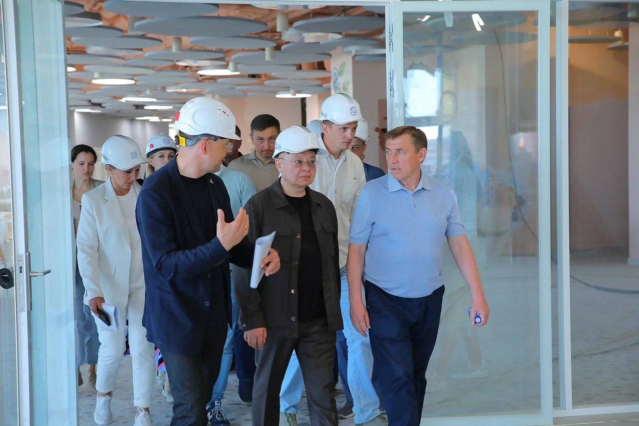 Глава Минстроя РФ посетил строящиеся объекты «Артека» Глава Минстроя РФ посетил строящиеся объекты «Артека»