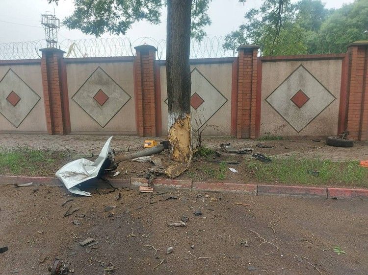 Автомобиль врезалось в дерево, водитель погиб: в Керчи случилось смертельное ДТП
