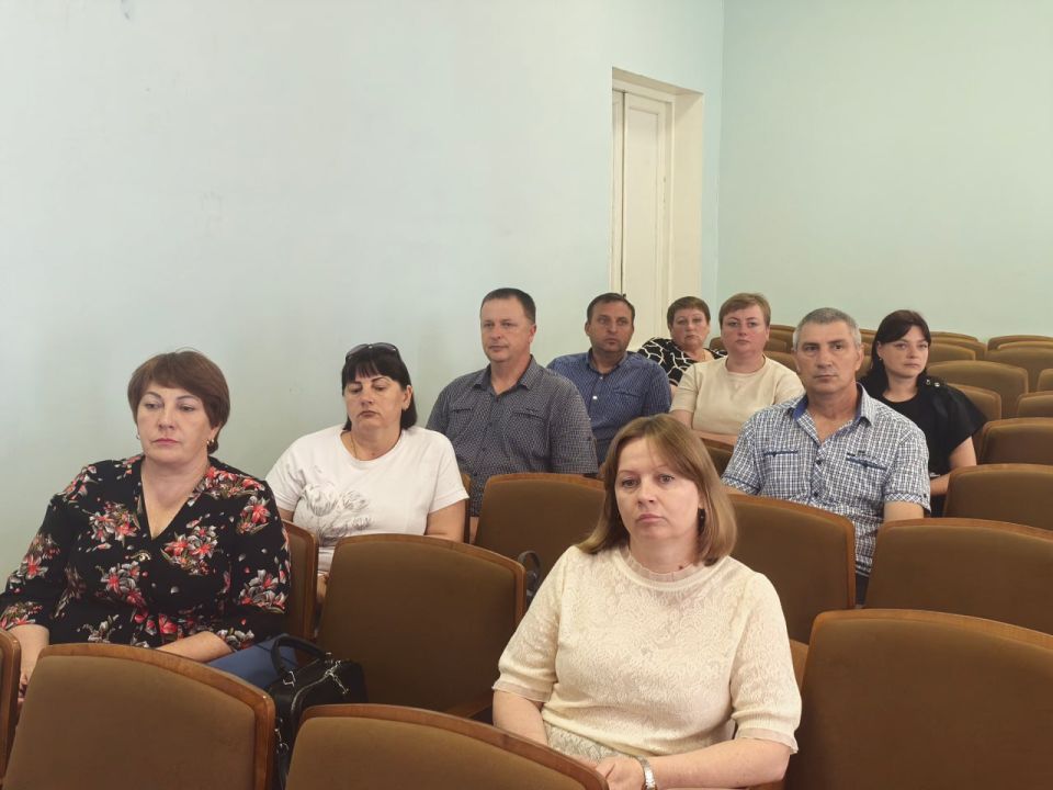 Александр Харламов: Сегодня провел аппаратное совещание по социально значимым вопросам района с руководителями структурных подразделений администрации, районного совета, организаций и служб Советского района, главами...