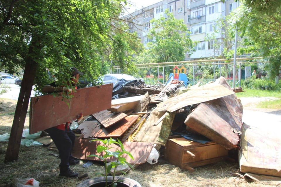 Олег Каторгин: В Керчи продолжается работа по санитарной очистке муниципальных территорий