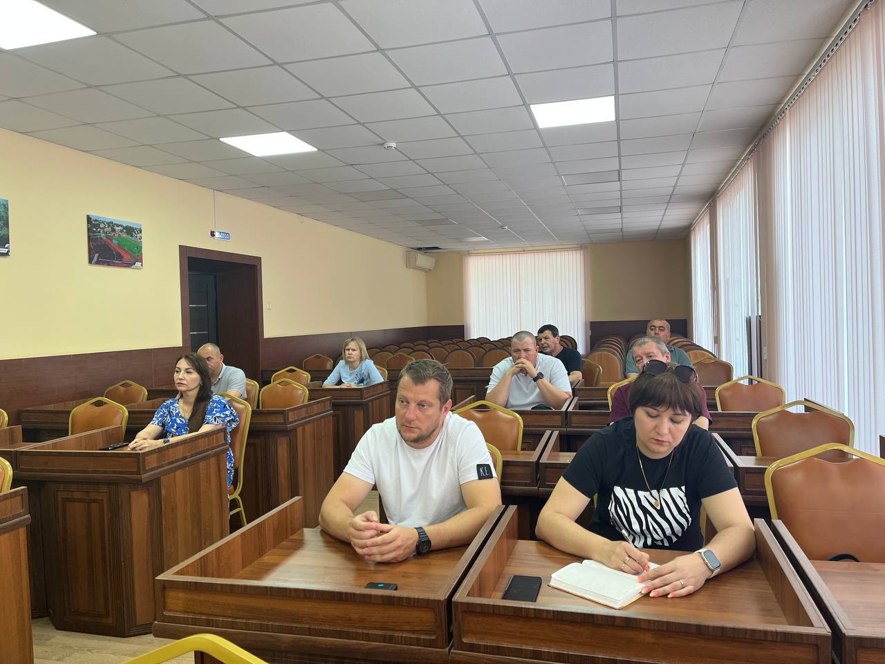 Игорь Ивин обсудил с предпринимателями вопрос надлежащего содержания прилегающих территорий к торговым объектам Игорь Ивин обсудил с предпринимателями вопрос надлежащего содержания прилегающих территорий к торговым объектам