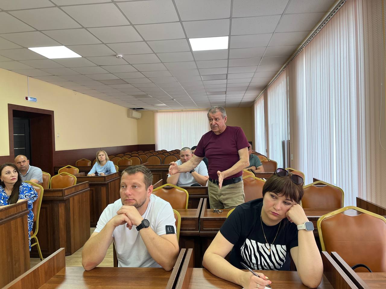 Игорь Ивин обсудил с предпринимателями вопрос надлежащего содержания прилегающих территорий к торговым объектам Игорь Ивин обсудил с предпринимателями вопрос надлежащего содержания прилегающих территорий к торговым объектам