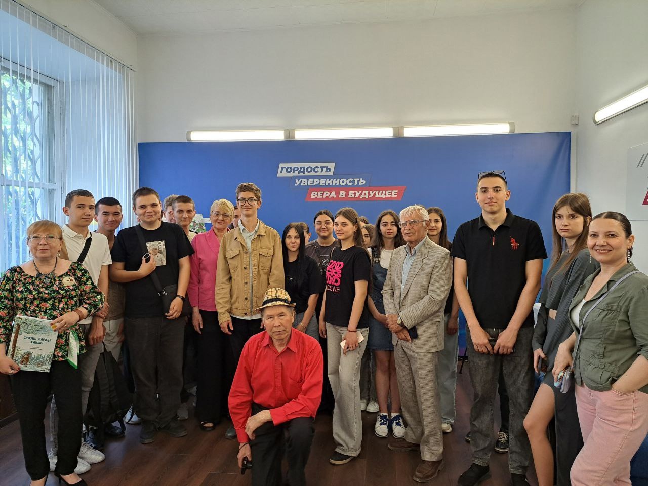 Детский правозащитник Светлана Савченко на открытии персональной выставки графика и живописца, художника-иллюстратора Николая Фомина “Страницы северных сказаний” Детский правозащитник Светлана Савченко на открытии персональной выставки графика и живописца, художника-иллюстратора Николая Фомина “Страницы северных сказаний”