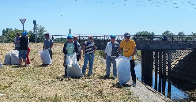 На реке Мирновка прошла акция «Вода России» На реке Мирновка прошла акция «Вода России»