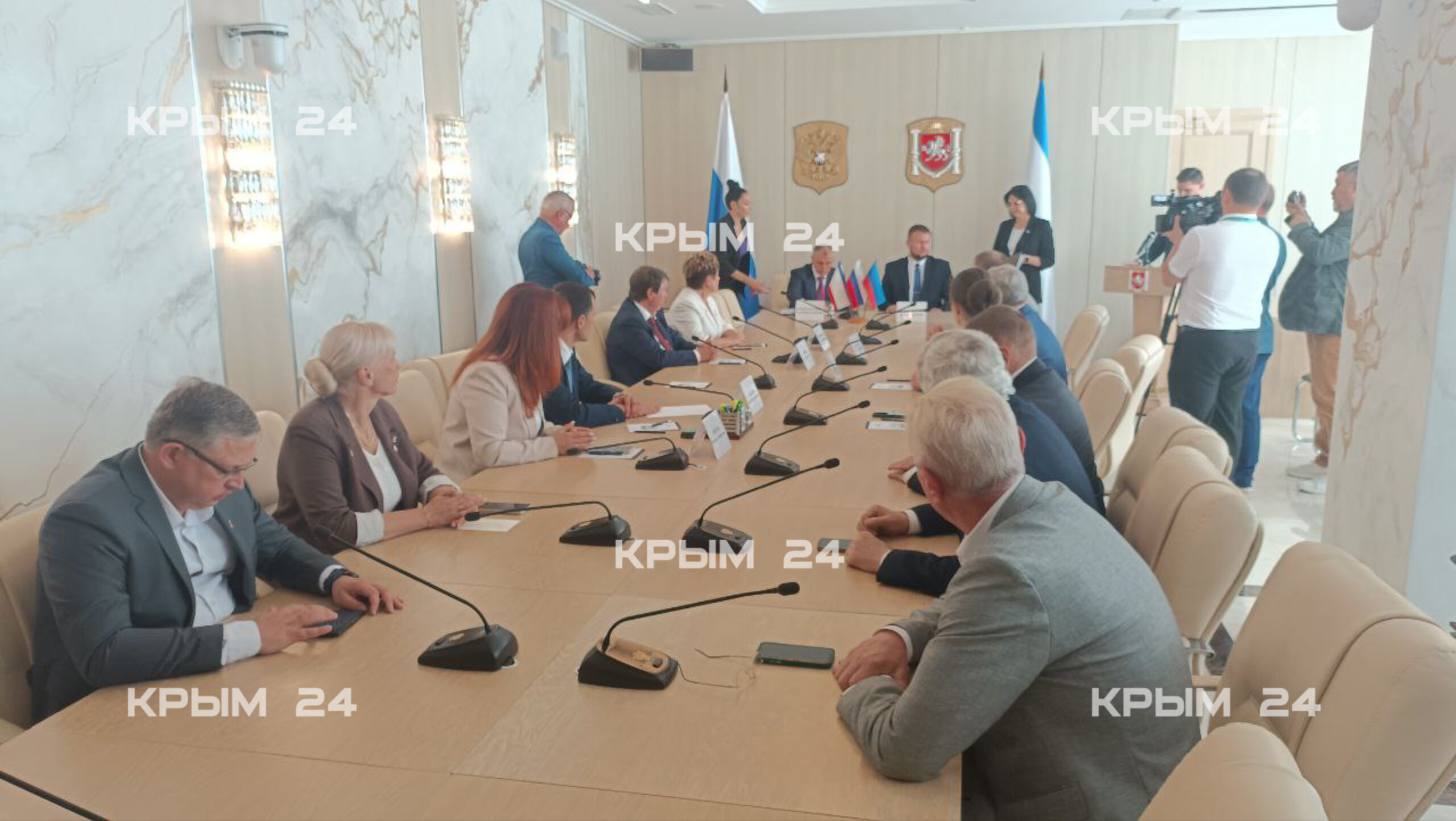 Крым и ЛНР подписали соглашение о продлении сотрудничества Крым и ЛНР подписали соглашение о продлении сотрудничества