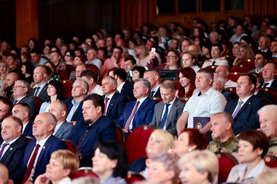 «Великое русское слово». В Крыму стартовал XVIII Международный фестиваль «Великое русское слово». Председатель Госсовета РК Владимир Константинов напомнил о значении фестиваля, который ещё в украинский период стал одним из...
