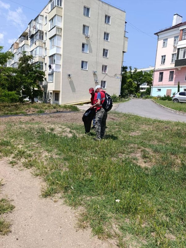 В Керчи продолжается большая работа по очистке муниципальных территорий, которые не относятся к придомовым и ранее не подвергались систематической уборке