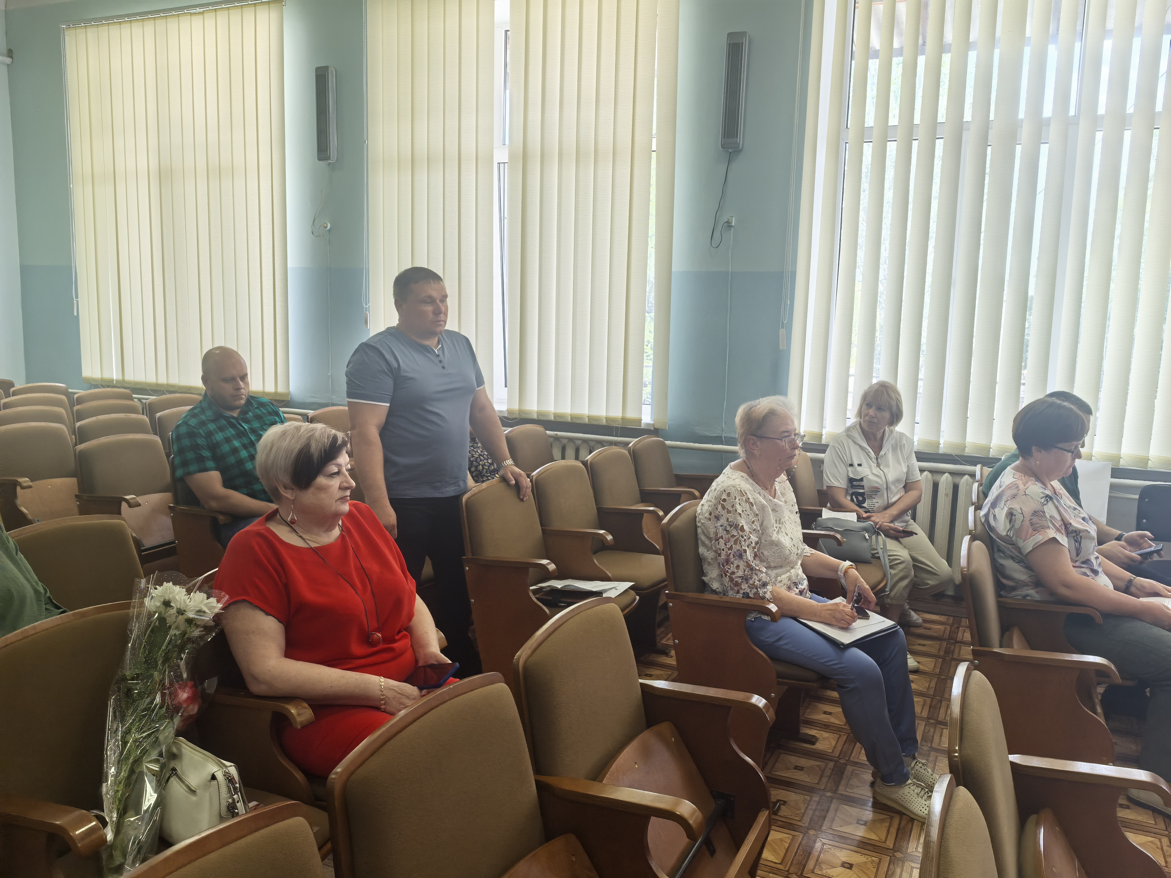 Александр Харламов провел аппаратное совещание по социально значимым вопросам Советского района Александр Харламов провел аппаратное совещание по социально значимым вопросам Советского района