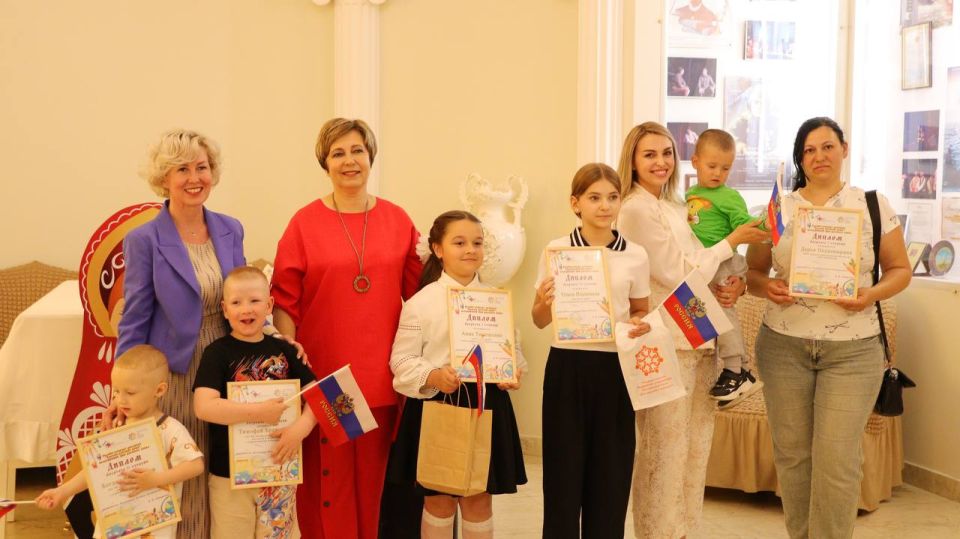Анастасия Гридчина: В Симферополе торжественно отметили День русского языка, праздник, объединивший крымчан разных национальностей, вероисповеданий, возрастов и профессий в едином порыве любви к русской культуре