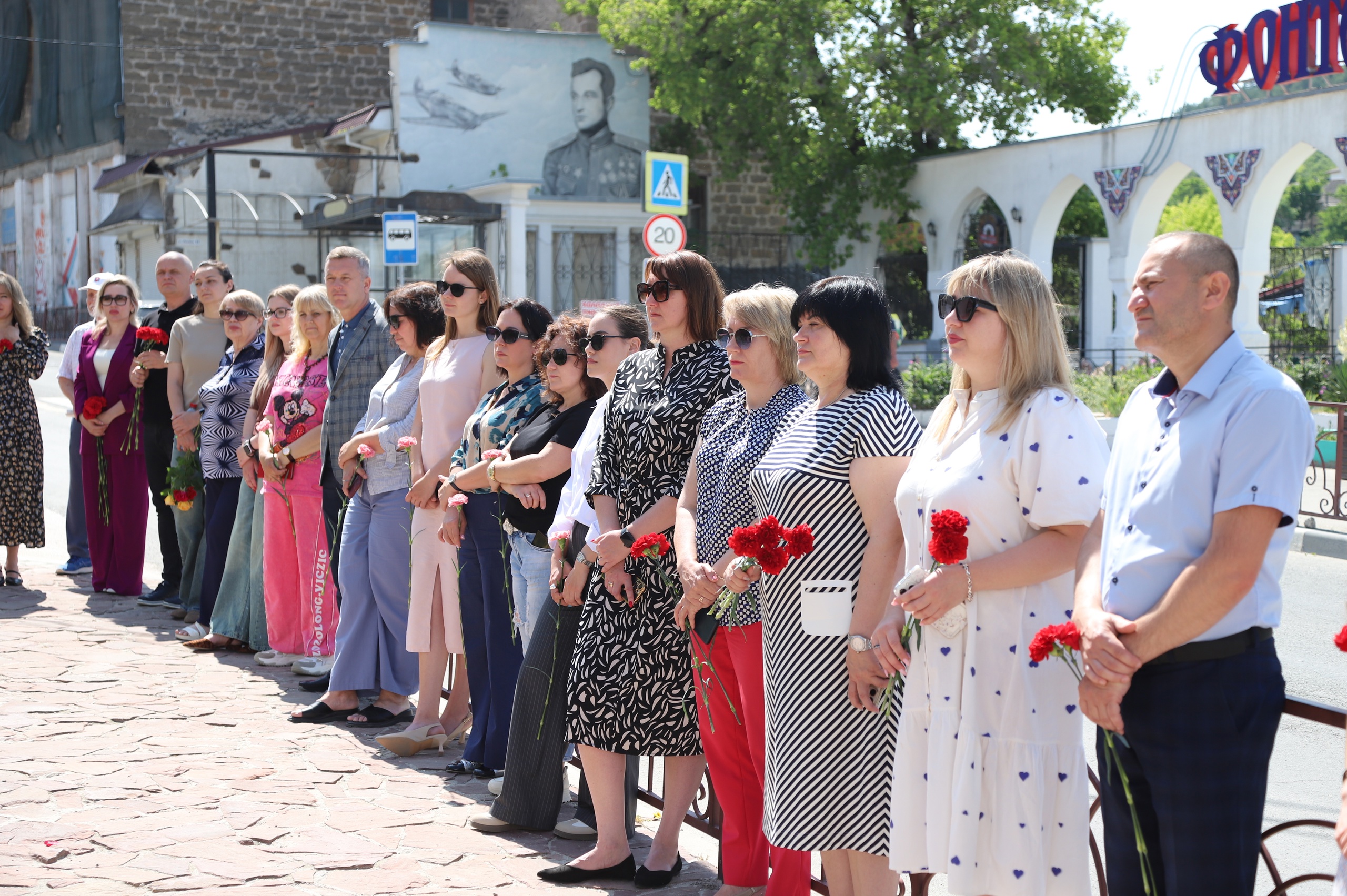 В рамках проведения XVIII Международного фестиваля "Великое русское слово" у памятника А.С. Пушкину состоялся торжественный митинг В рамках проведения XVIII Международного фестиваля "Великое русское слово" у памятника А.С. Пушкину состоялся торжественный митинг