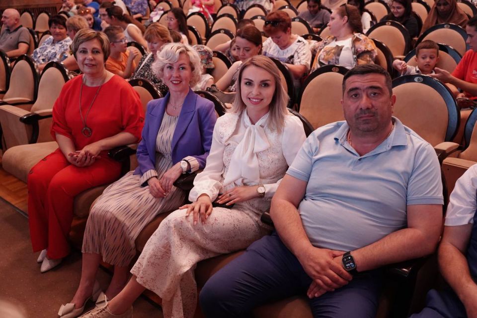 Анастасия Гридчина: В Симферополе торжественно отметили День русского языка, праздник, объединивший крымчан разных национальностей, вероисповеданий, возрастов и профессий в едином порыве любви к русской культуре