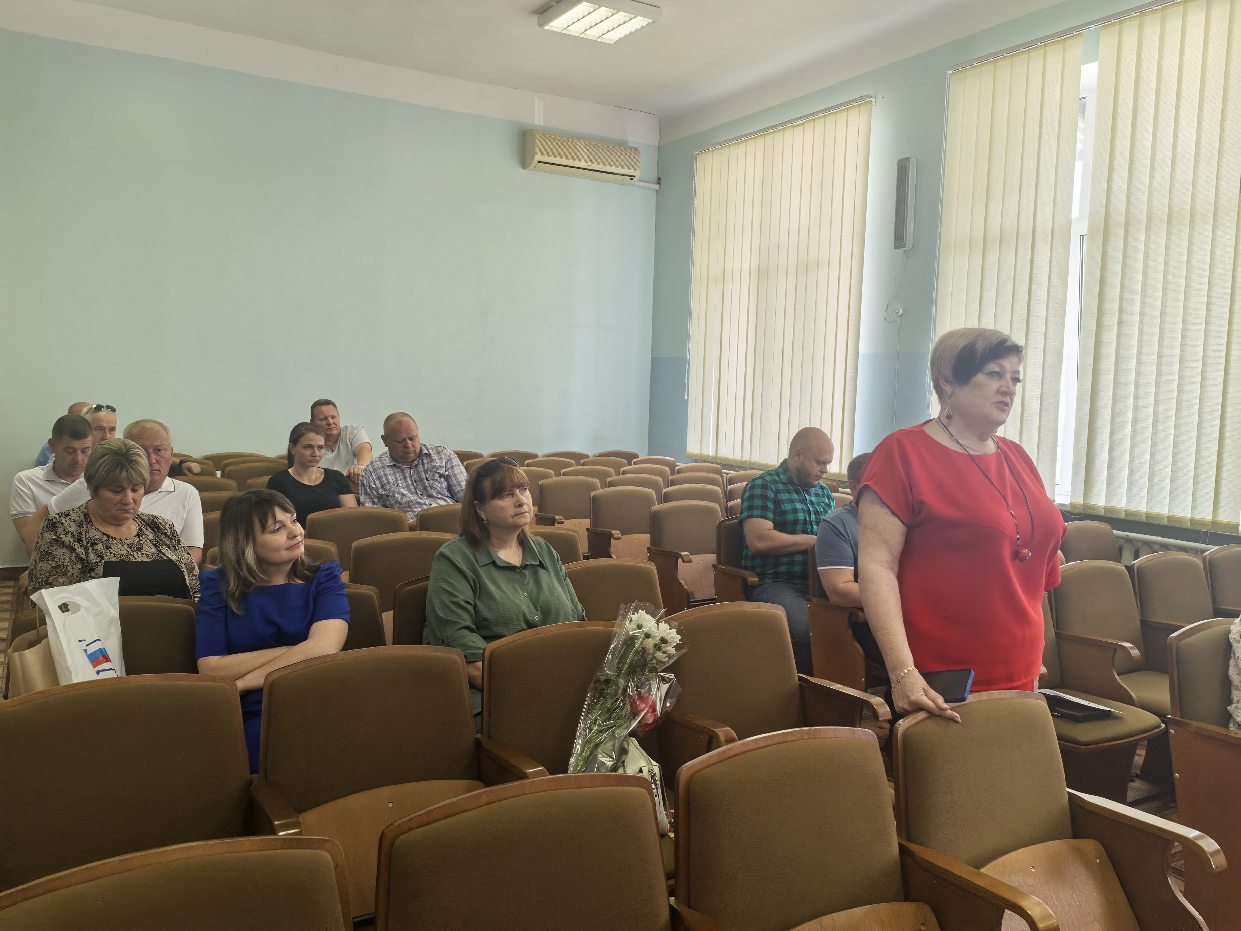 Александр Харламов провел аппаратное совещание по социально значимым вопросам Советского района Александр Харламов провел аппаратное совещание по социально значимым вопросам Советского района