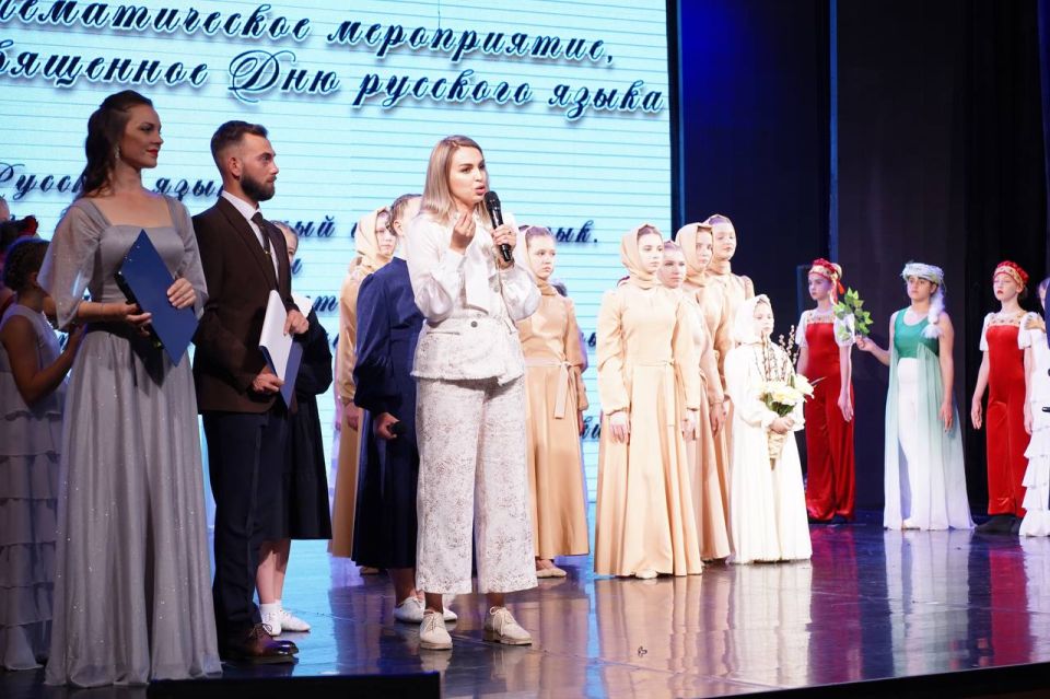 Анастасия Гридчина: В Симферополе торжественно отметили День русского языка, праздник, объединивший крымчан разных национальностей, вероисповеданий, возрастов и профессий в едином порыве любви к русской культуре