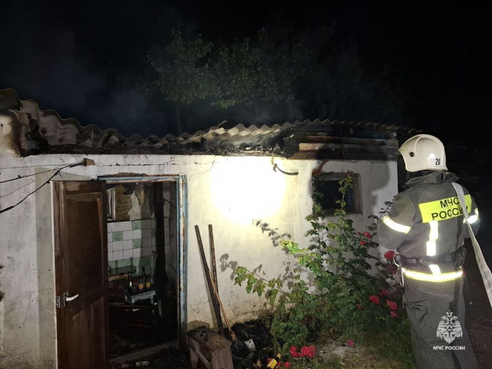 Ночной пожар в бане. Сегодня ночью в с. Владиславовка огнеборцы 20 пожарно-спасательной части ликвидировали возгорание