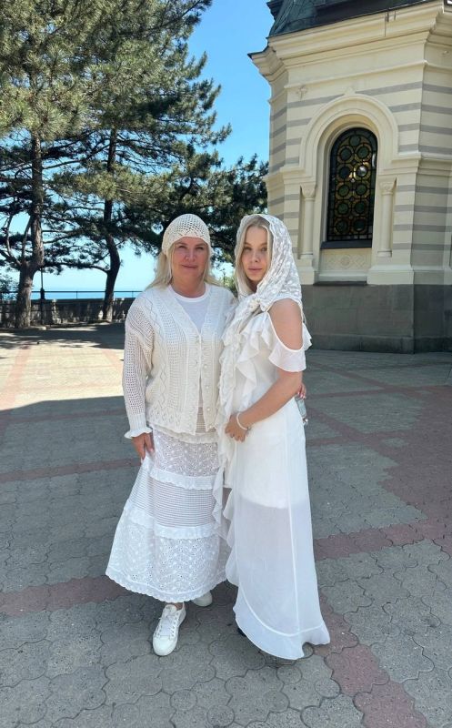 Ольга Торубарова: Со Святой Троицей, дорогие друзья! Ольга Торубарова: Со Святой Троицей, дорогие друзья!