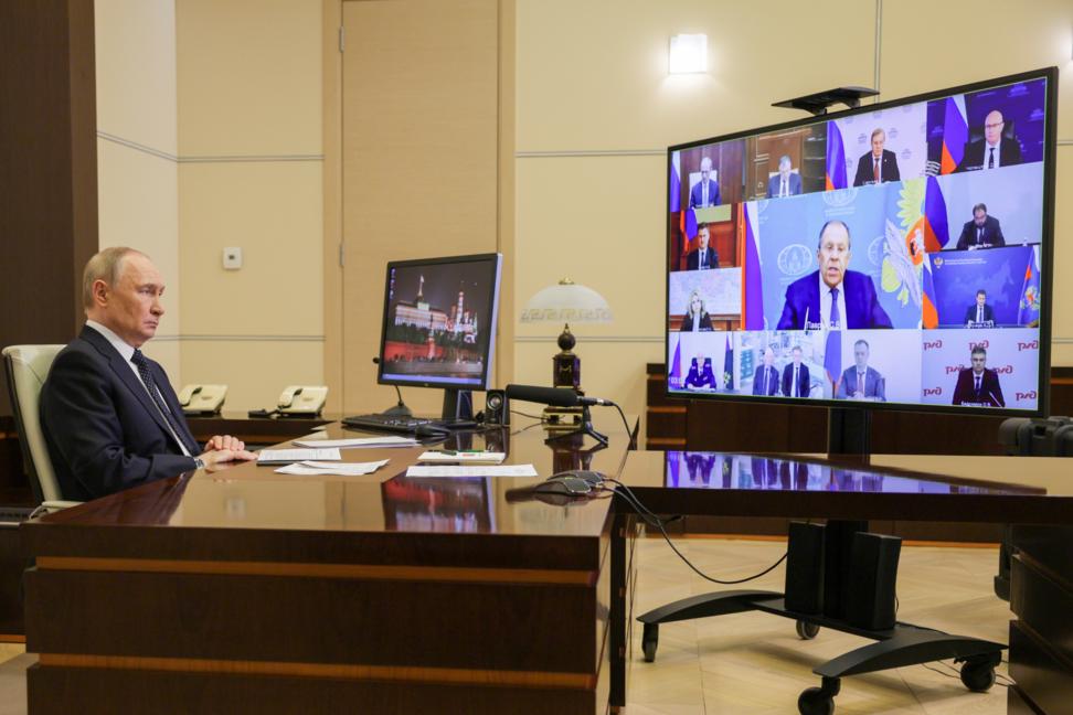 Дети в книжном, Папа на проводе и "Ы" - значит Крым. Главное по Путину за неделю Дети в книжном, Папа на проводе и "Ы" - значит Крым. Главное по Путину за неделю