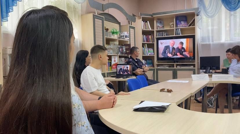 В Керчи полицейские провели круглый стол &quot;Диалог поколений: служба в полиции глазами молодежи&quot;