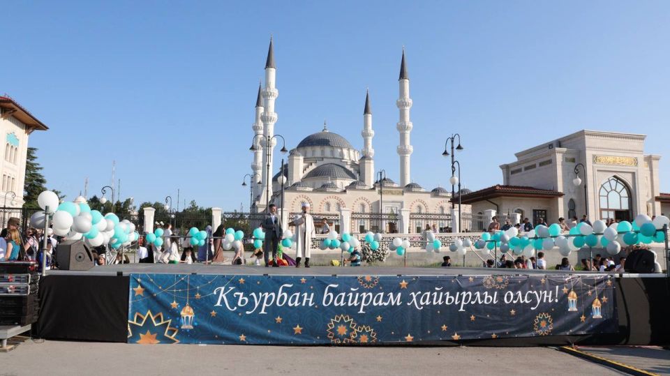 Анастасия Гридчина: В Соборной мечети Симферополя отпраздновали Курбан-байрам