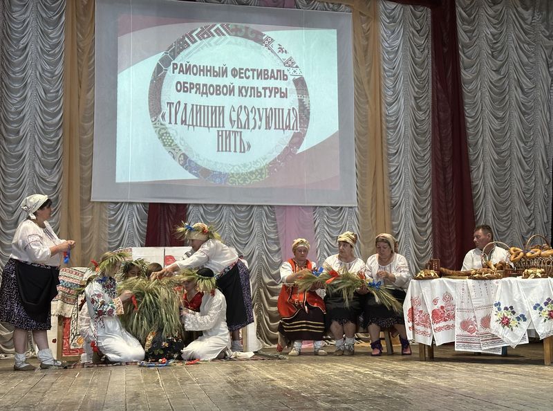 Традициям быть: в районном Доме культуры пгт. Советский прошел фестиваль обрядовой культуры «Традиции связующая нить» Традициям быть: в районном Доме культуры пгт. Советский прошел фестиваль обрядовой культуры «Традиции связующая нить»