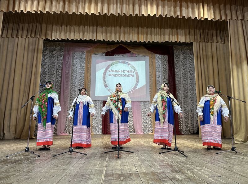 Традициям быть: в районном Доме культуры пгт. Советский прошел фестиваль обрядовой культуры «Традиции связующая нить» Традициям быть: в районном Доме культуры пгт. Советский прошел фестиваль обрядовой культуры «Традиции связующая нить»