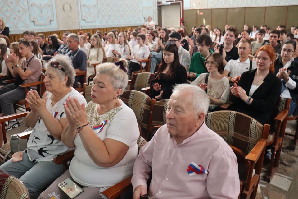 Любовь к нашей стране дает нам энергию созидать, создавать будущее для наших детей- Владислав Хаджиев Любовь к нашей стране дает нам энергию созидать, создавать будущее для наших детей- Владислав Хаджиев