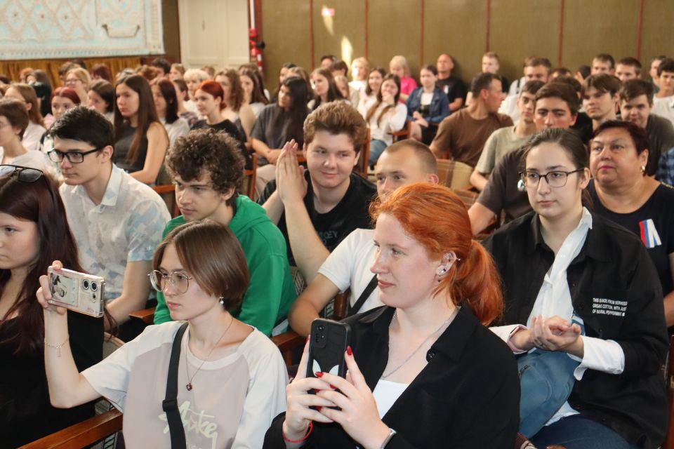 Любовь к нашей стране дает нам энергию созидать, создавать будущее для наших детей- Владислав Хаджиев Любовь к нашей стране дает нам энергию созидать, создавать будущее для наших детей- Владислав Хаджиев