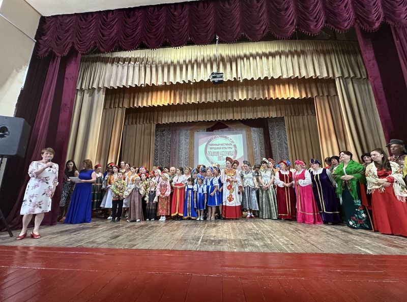 Традициям быть: в районном Доме культуры пгт. Советский прошел фестиваль обрядовой культуры «Традиции связующая нить» Традициям быть: в районном Доме культуры пгт. Советский прошел фестиваль обрядовой культуры «Традиции связующая нить»