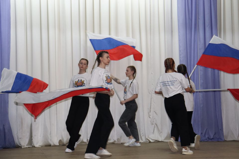 Любовь к нашей стране дает нам энергию созидать, создавать будущее для наших детей- Владислав Хаджиев Любовь к нашей стране дает нам энергию созидать, создавать будущее для наших детей- Владислав Хаджиев